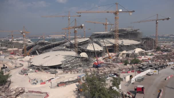 Национальный музей в стадии строительства в Дохе — стоковое видео