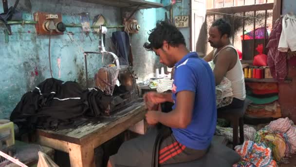 Men produce garment — Stock Video