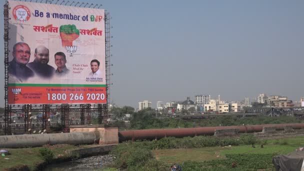 Billboard van de BJP in Bombay, India — Stockvideo