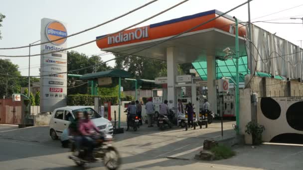 Tankstation in India — Stockvideo