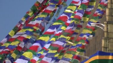 Boudhanath stupa sallanan dua bayrakları