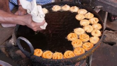 Satıcı Jalebi yapar