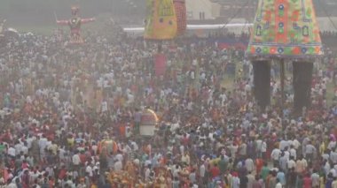 İnsanlar Dussehra'nın sonunu kutluyorlar.