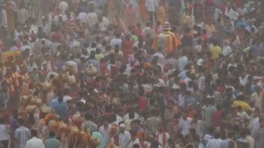 Kalabalıklar Dussehra'nın sonunu kutluyor