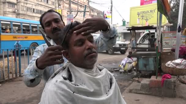 An unidentified man receives a haircut — Stock Video