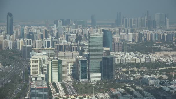 Condução de tráfego ao longo do Corniche — Vídeo de Stock