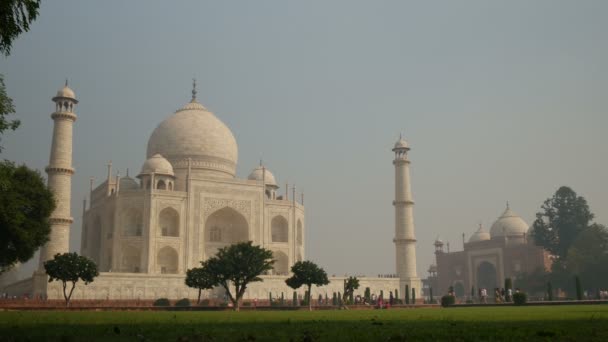 Fassade des Taj Mahal auf der agra — Stockvideo