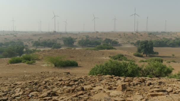 Ветроэлектростанции вблизи Джайсалмера — стоковое видео
