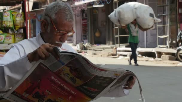 An unidentified man reads a newspaper — Stock Video