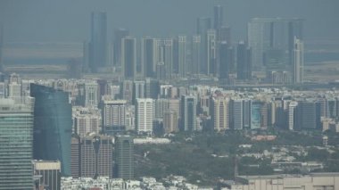 Corniche boyunca trafik sürüş