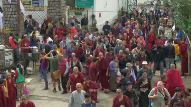 Monks, devotees, and others exit a monastery — Stock Video