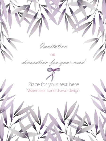 Граница рамки, открытка-шаблон с нежными розовыми и фиолетовыми цветами и ветвями, нарисованными акварелью на белом фоне, поздравительная открытка, открытка или приглашение — стоковое фото
