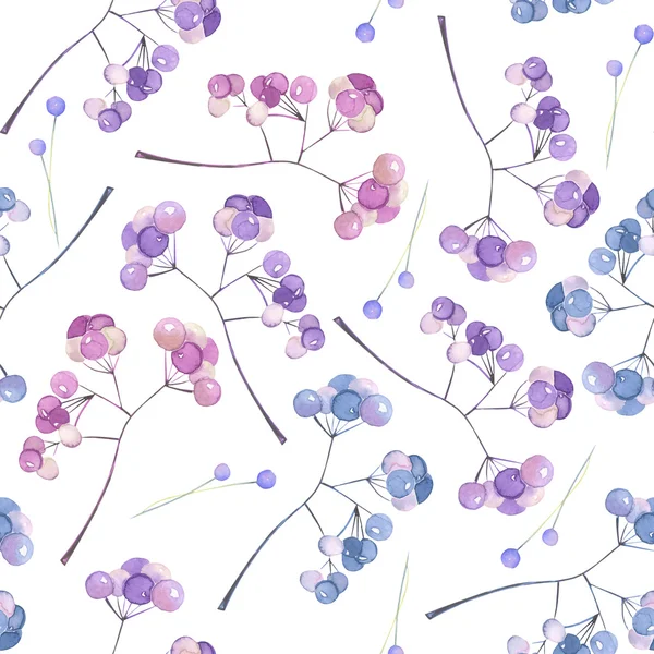 Бесшовный узор с голубыми, фиолетовыми и розовыми ягодами, нарисованный вручную акварелью на белом фоне — стоковое фото
