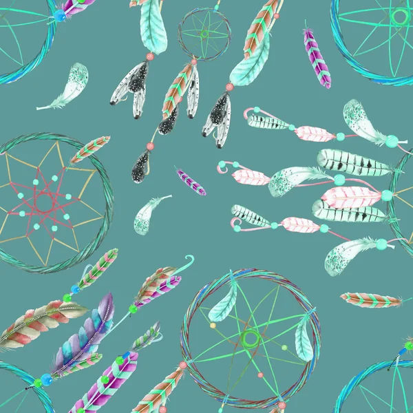 Suluboya dreamcatchers ve havada tüyleri ile Dikişsiz desen, el koyu mavi arka plan üzerine çizilmiş