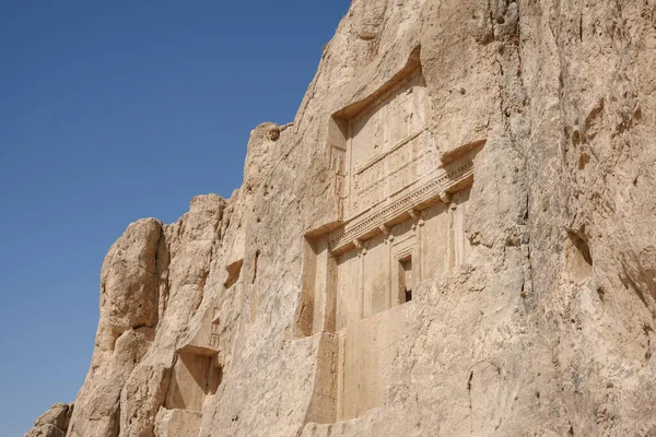 Naqsh-e Rustam, İran 'ın Şiraz kentindeki antik İran mezarlığı.