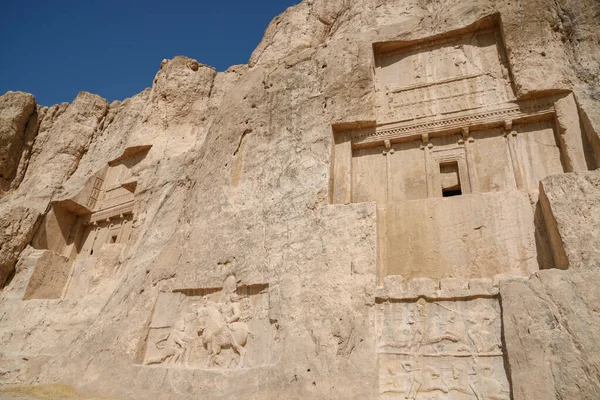 Naqsh-e Rustam, İran 'ın Şiraz kentindeki antik İran mezarlığı.