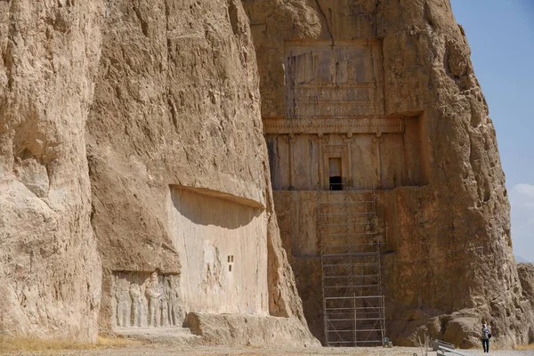 Naqsh-e Rustam, İran 'ın Şiraz kentindeki antik İran mezarlığı.