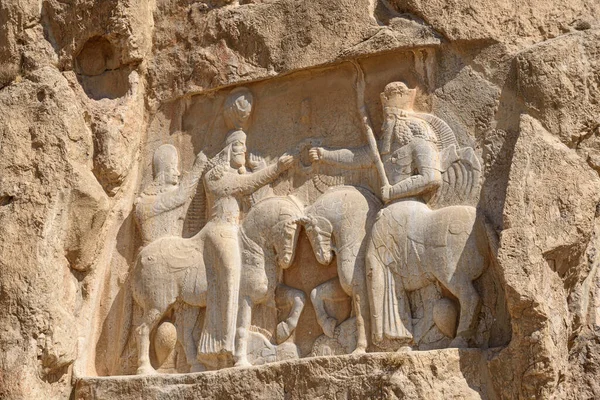 Naqsh-e Rustam, İran 'ın Şiraz kentindeki antik İran mezarlığı.