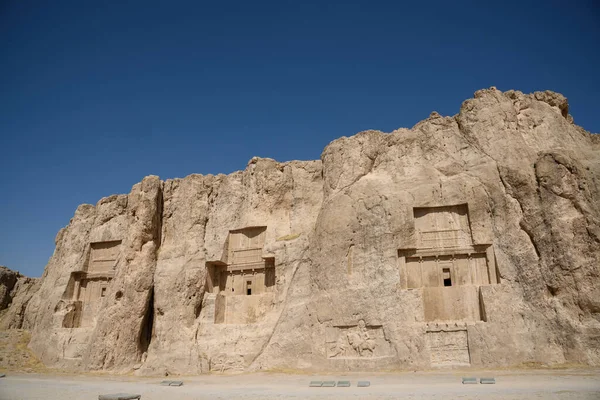 Naqsh-e Rustam, İran 'ın Şiraz kentindeki antik İran mezarlığı.
