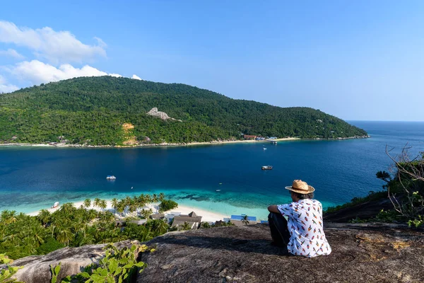 Mersing, Johor, Malezya yakınlarındaki Pulau Dayang adasının tepesinden Pulau Aur adasının manzarası