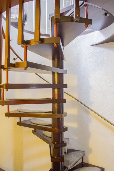 Innenraum. Wendeltreppe — Stockfoto