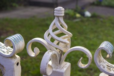 Güzel desen bir demir çit.