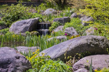 küçük basamaklı şelale