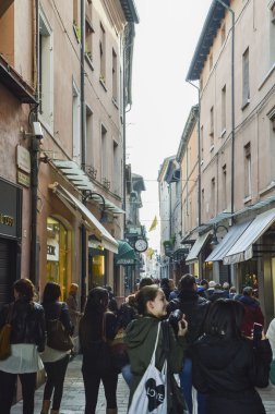 Sokaklarda Venedik turist grup.