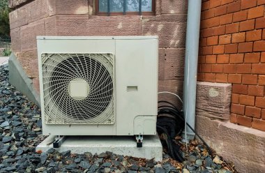 Klima duvara dayalı..