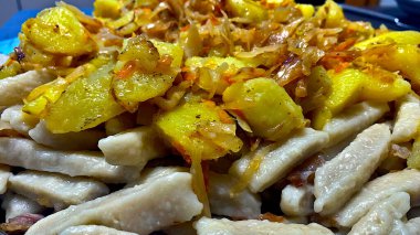 Lezzetli Asya yemeklerinin yakın görüntüsü