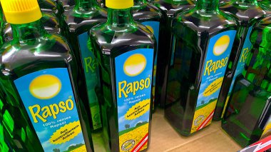 Bad Wildungen, Almanya, Avrupa 13. 02, 2026: bir şişe raps yağı