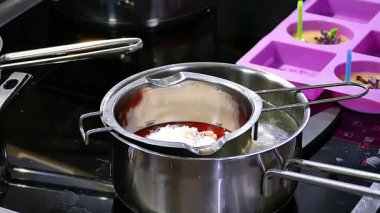 Soya mumu eritme kabı, mum yapma süreci