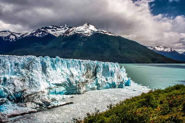 Landskap bakgrund Glaciär Perito Moreno i Patagonien, issjö — Stockfoto