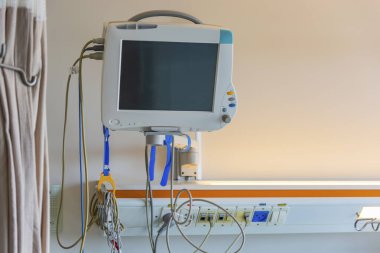 Hastanedeki hasta izleme konsepti. Klinik koğuşundaki monitör kapalı. Boşluğu kopyala .