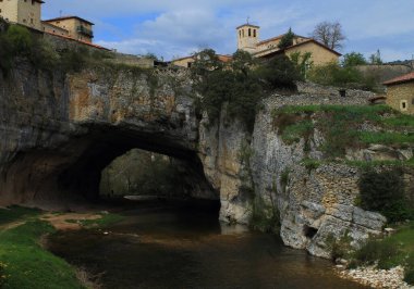 Rio dağdan geçiyor.. 