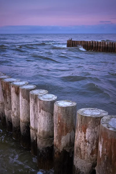 Rompeolas en el mar —  Fotos de Stock