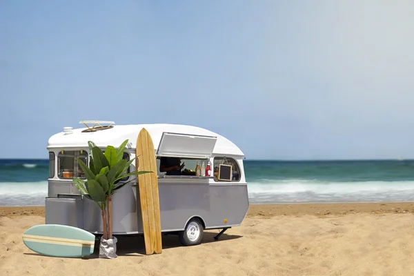 Camión de comida caravana en la playa — Foto de Stock