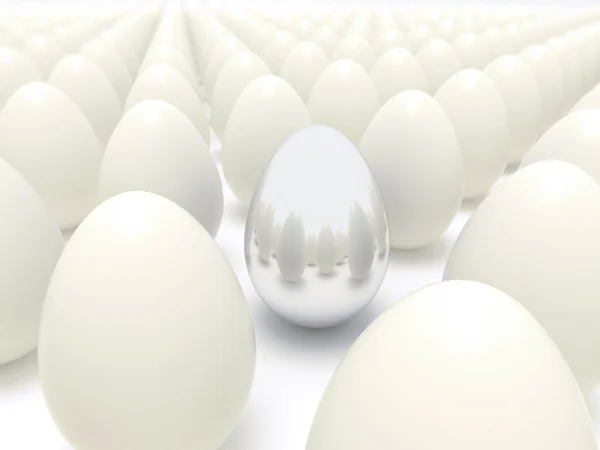 Серебряное яйцо в рядах нормальных яиц - концепция делового пасхального времени — стоковое фото