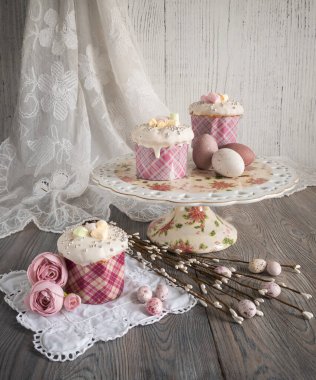 Pastel paskalya pastasıyla hayat dolu