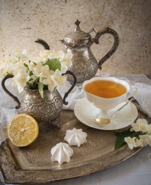 Yasemin çayı ve limonla eski tarz hayat