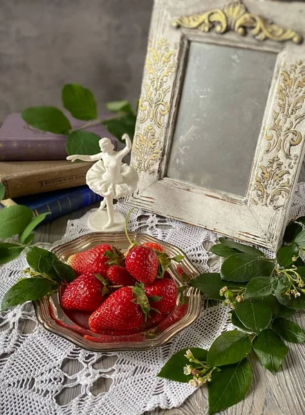 Nature Morte Aux Fraises Objets Vintage — Photo