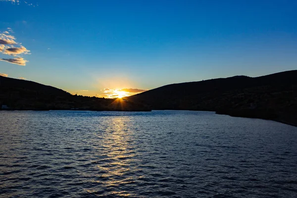 夕阳西下的湖山风光 — 图库照片