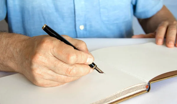 Рука Ручкой Тетрадь Готовая Написать — стоковое фото