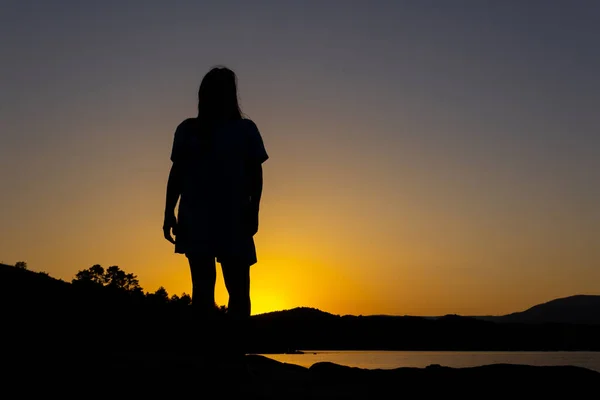 Silhouet Van Een Vrouw Bij Zonsondergang Moeilijkheden Van Het Leven — Stockfoto