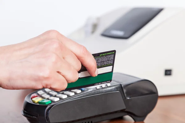 Kreditkartenzahlung, Kauf und Verkauf von Produkten und Dienstleistungen. — Stockfoto