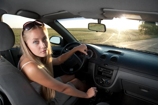 Blonde driver — Stock Photo, Image