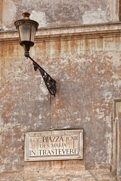 Piazza Di San Maria i Trastevere street underteckna i Rom, Italien — Stockfoto