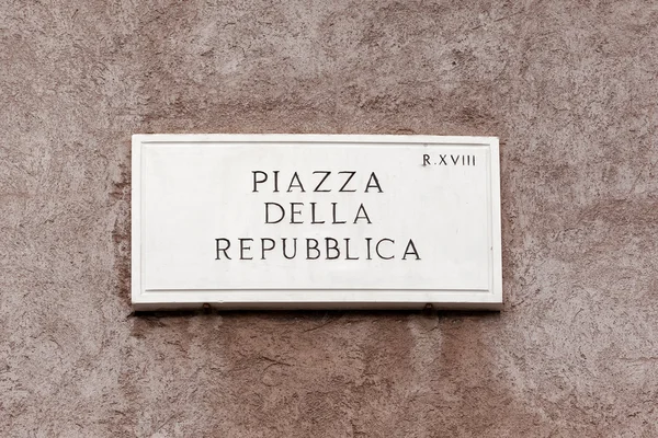 Piazza Della Repubblica street tecken i Rom, Italien — Stockfoto