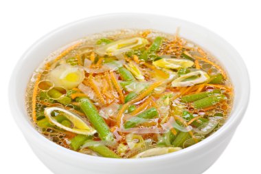 Yeşil fasulye, havuç, patates ve pırasa yapılmış taze sebze çorbası