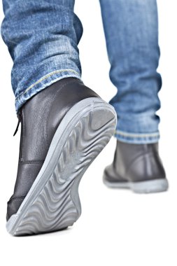 Yakın-up yürüyüş ayakkabısı, sole görünür erkek